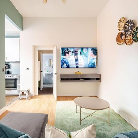 Stylish Flat In Central Location With Free Parking Swindon Exterior photo