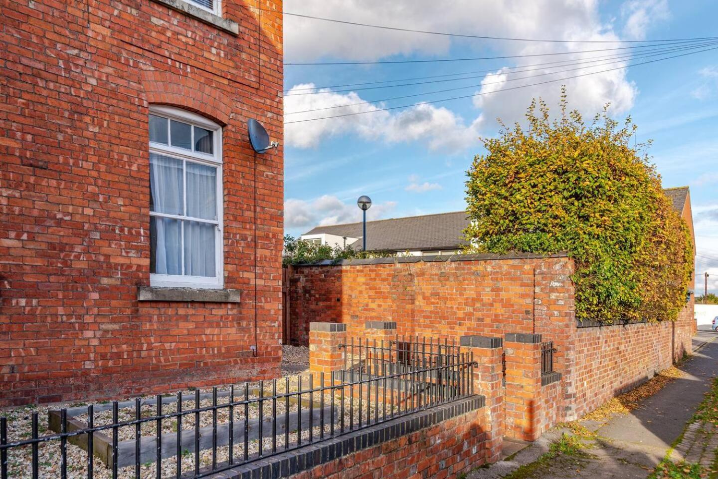 Stylish Flat In Central Location With Free Parking Swindon Exterior photo